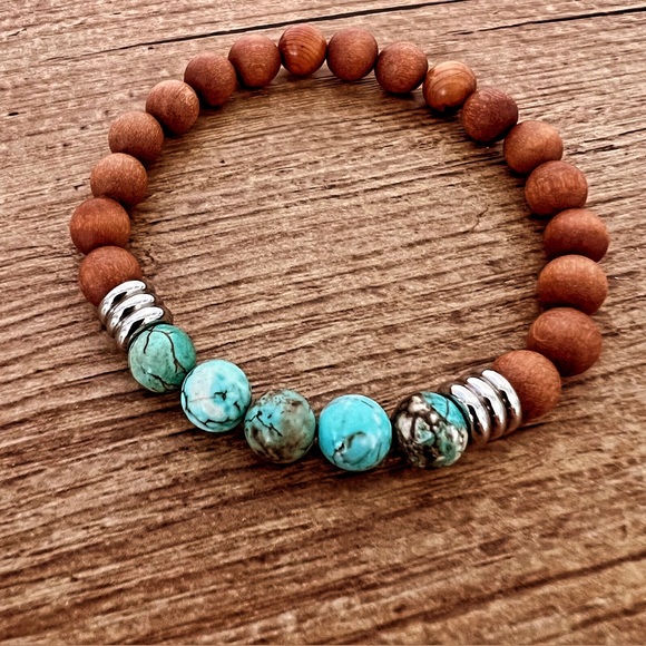 MAUI Bracelet feat. 8mm Sandalwood beads & turquoise stones - Picture 3 of 3
